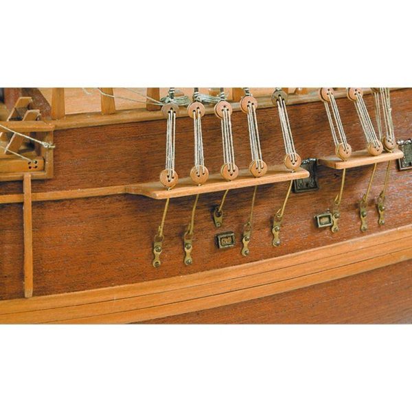 22516 1 60 HMS Endeavour Wooden Ship Model Fashion