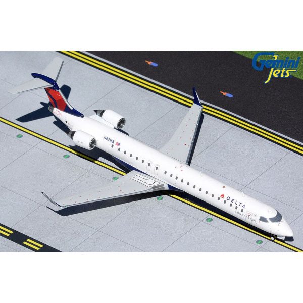 1 200 Delta Connection CRJ900 N821SK Cheap